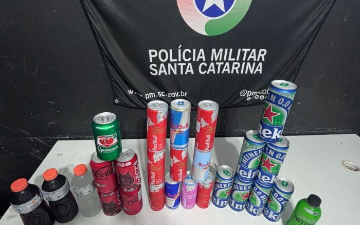 Geladeira foi arrombada com chave Phillips (Foto: Divulgação/PMSC)