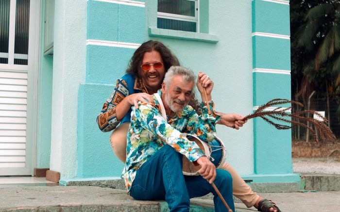 Silvio, na foto com o cantor Teteu Caetano, tinha 60 anos e tratava um câncer (Foto: Divulgação)