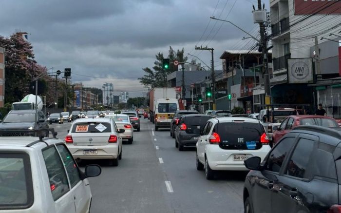 Tranqueira na rodovia federal impacta no trânsito dos principais acessos de Itajaí