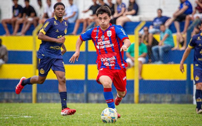 Na partida de ida da final, equipes empataram em 0 a 0 em Araquari (Foto: Vica Bueno)