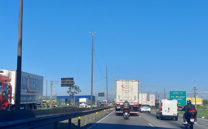 Manhã de sexta tem trânsito pesado na BR 101