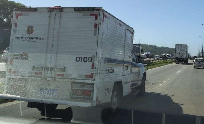 Polícia Civil e Científica já estão no local (Foto: Fran Marcon)