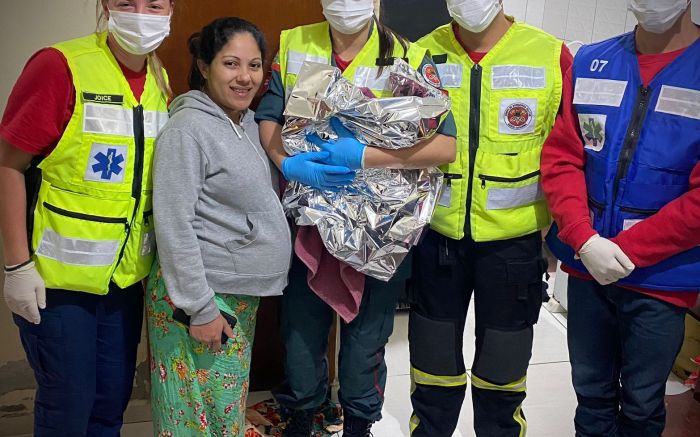 Dupla foi levada pra checagem no hospital de Navegantes (Foto: CBMSC)