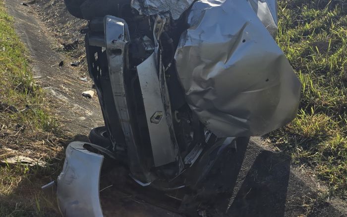 Legenda: Capotamento na BR 470 foi às 7h30 da manhã deste sábado (Foto: CBVI - Imprensa - Bombeiros Voluntários de Ilhota)