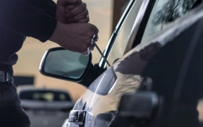 Celular levado no furto foi encontrado jogado na rua (Foto: Ilustrativa)