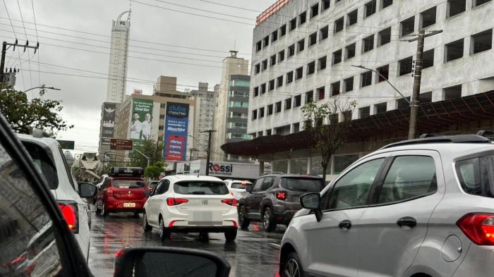 Congestionamento intenso toma conta dos principais acessos de Itajaí