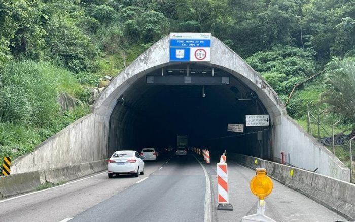 Acidente na BR 101 bloqueia o túnel do Morro do Boi