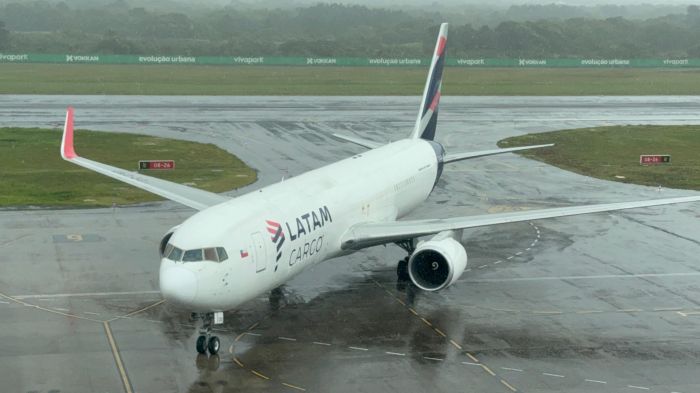 Boeing 767-300 BCF, da Latam Cargo, veio de Miami, estreando linha internacional