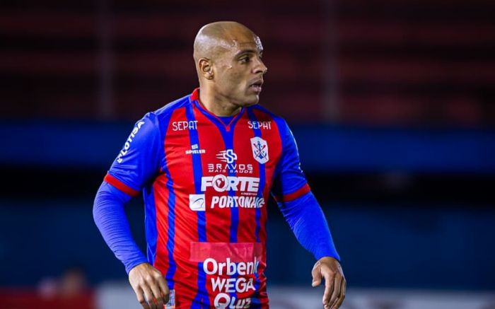 Claudinho atuou em 14 jogos pelo Marinheiro em 2025 (Foto: Vica Bueno)