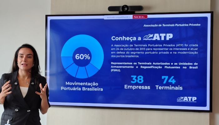 Gabriela Costa participou da apresentação dos números da Portonave em Navegantes (Foto: Fran Marcon)