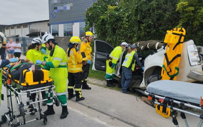 Acidente aconteceu perto do meio-dia deste domingo na BR 101