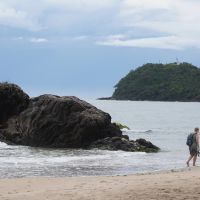 Prefeitura planeja novo acesso após demolir escadaria da pedra de Cabeçudas