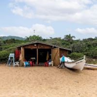 Dez ranchos de pesca são mapeados em catálogo de Balneário Camboriú
