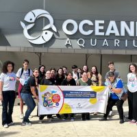 Grupo Oceanic leva alunos para dia especial no aquário e no parque dos dinossauros