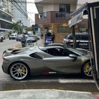 Polícia apreende Ferrari de R$ 5 milhões em Itapema