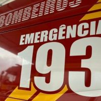 Moto e carro batem na avenida Brasil e dois ficam feridos