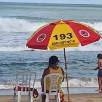 Banhista é resgatado do mar da praia Brava com grau 3 de afogamento