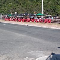Morador denuncia que praça foi ocupada por bar