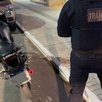Motocicleta é apreendida na avenida Brasil