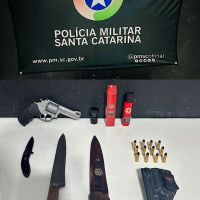 Homem é preso após ameaçar mulher com revólver