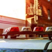 Madrasta que queimou mão de enteada é presa em Itapema