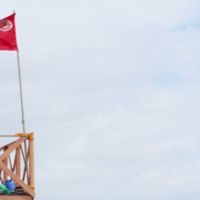 Entenda o significado das bandeiras nas praias