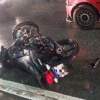 Batida entre moto e carro deixa duas pessoas feridas na Panorâmica