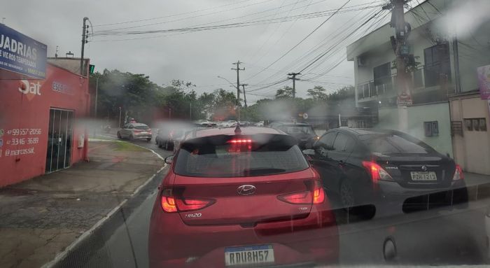 BR 101 tem os dois trechos travados com mais de 10kms de congestionamento