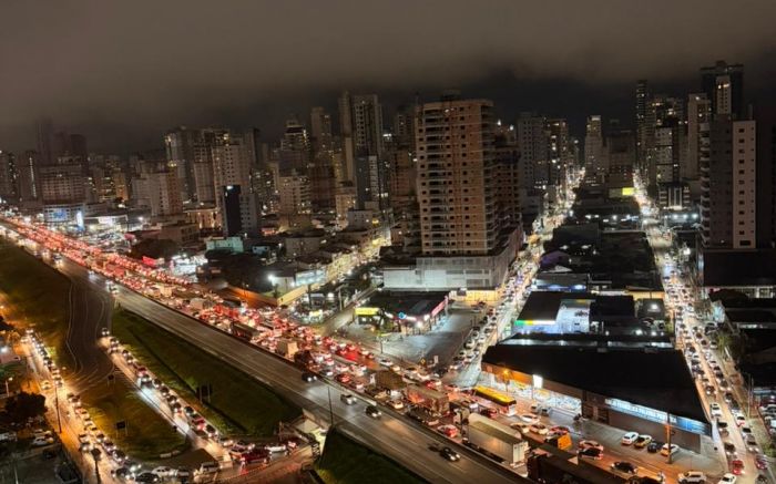 Acidente travou rodovia por cinco horas e meia