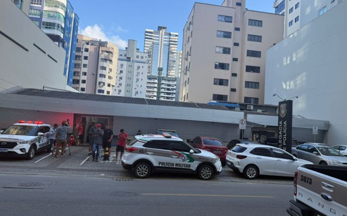 Colorados feridos foram atingidos por rojões lançados por torcedores do Santos (Foto: Divulgação/PMI)