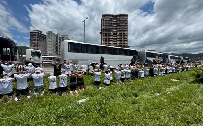 Sete ônibus santistas emboscaram ônibus da torcida do Inter
(foto: leitor)