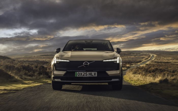 Novidade acelera de 0 a 100 km/h em apenas 3,7 segundos (Foto: Divulgação)