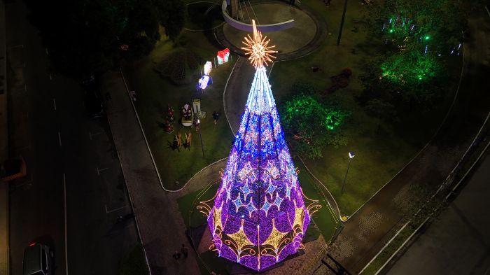 Comerciantes reclamam da falta de iluminação na praça dos Correios e na Gil Stein Ferreira