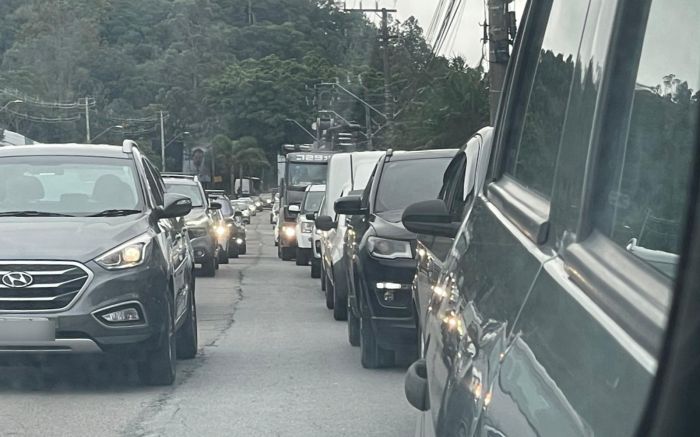 Tragédia aconteceu no km 140 no sentido Floripa; um caminhoneiro fugiu do local