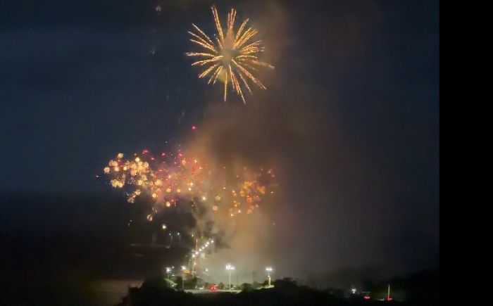 Leitores registraram o teste pirotécnico no cartão-postal da cidade