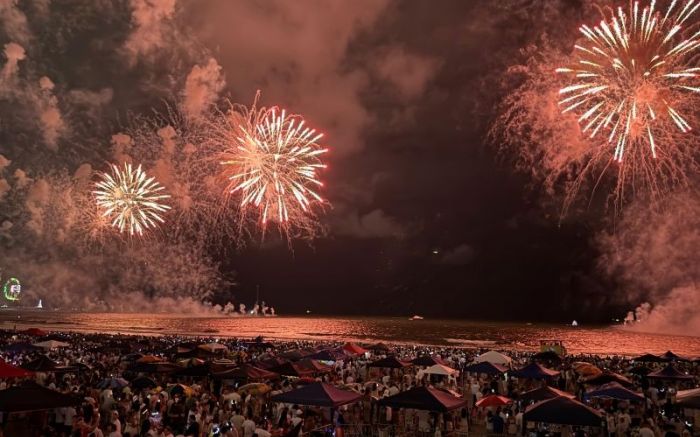 Pular ondinha, brindar com champanhe, vestir branco são alguns dos itens que não podem faltar para muitos brasileiros (Foto: Arquivo)