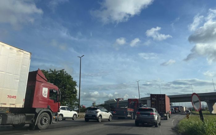 BR 101 tem 12kms de fila entre Penha e Itajaí