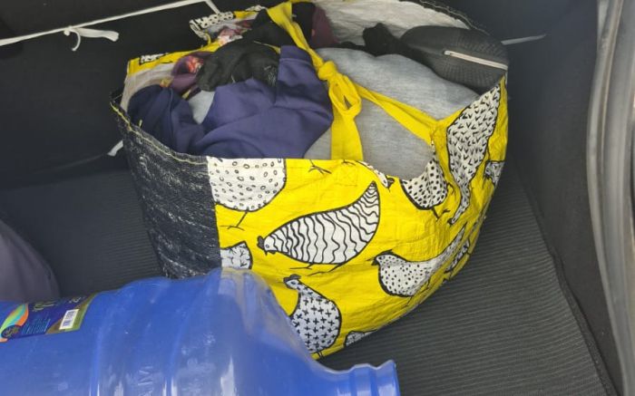 O ladrão furtou um galão de 20 litros de água e roupas (Foto: Divulgação/BPMI)