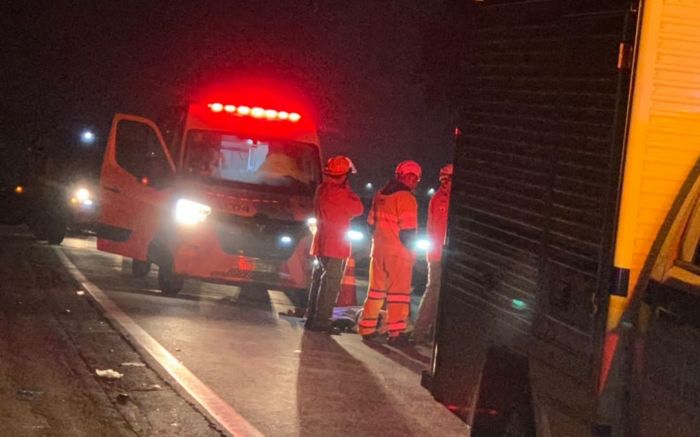 Marido estava ferido a bala no local do crime, e arma foi encontrada dentro do imóvel