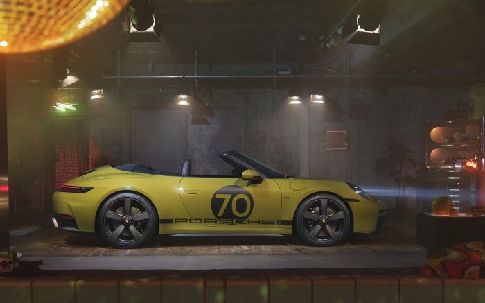 Modelo conversível custa a partir de R$ 1,54 milhão no Brasil (Foto: Divulgação)