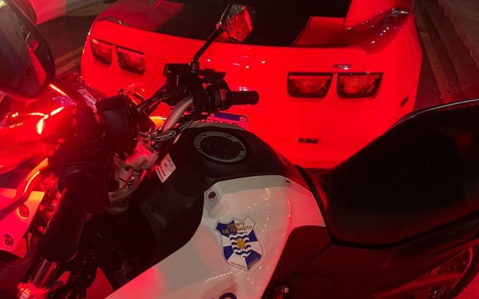 Ele não obedeceu às ordens de parada e teve o carro guinchado (Foto: Divulgação/GMBC)