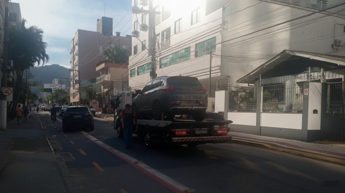 Tiggo foi abordado por estar com o para-brisa trincado