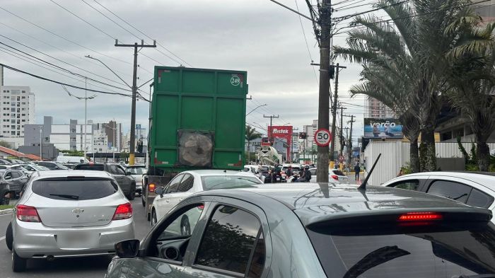 Congestionamento toma conta das principais vias de Itajaí