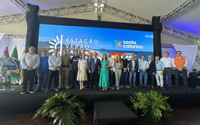 Evento reuniu governo e forças de segurança na Praia Brava (Foto: Camila Diel)