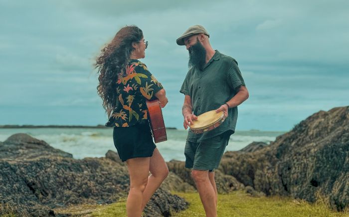 Didi Maçaneiro e Tamires Pereira uniram talento em samba que fala de amor e saudade (Foto: Divulgação)