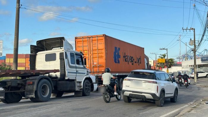 Congestionamento intenso toma conta da BR 101