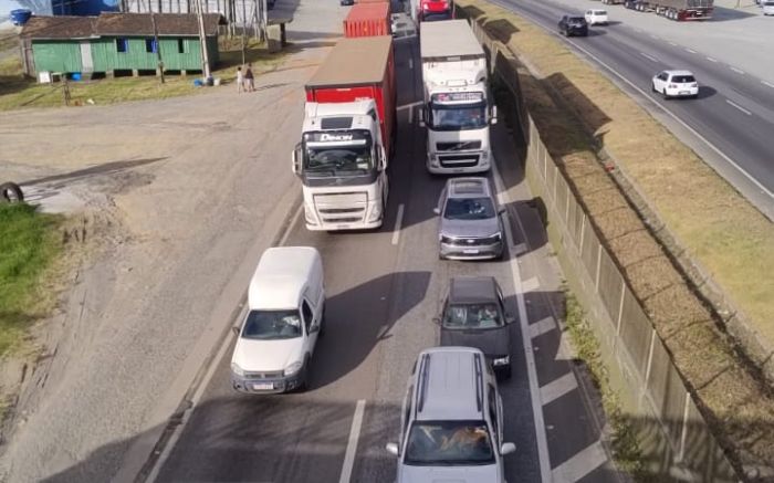BR 101 tá congestionada em diversos pontos na região