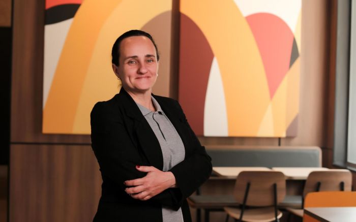 Mariana Danielle Schlichting está há 25 anos na franquia Pires na região (Foto: Divulgação)