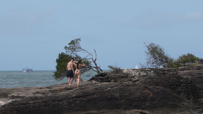 Início do verão foi com muitos banhistas nas pedras (Foto: João Batista)