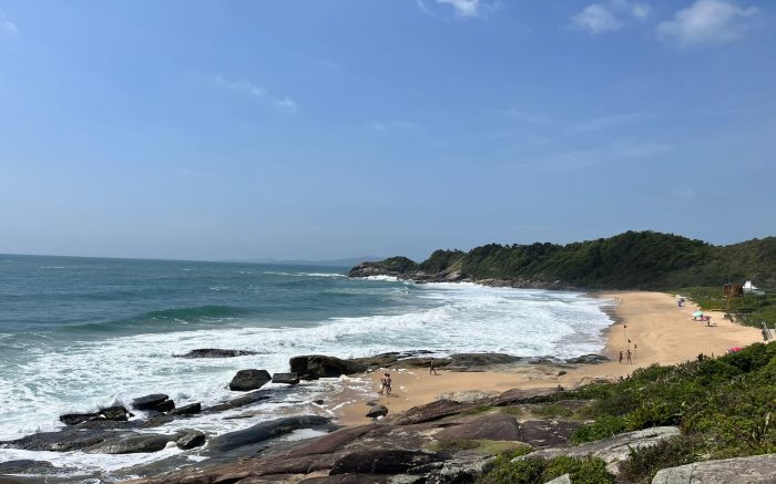Ação ocorreu após decreto municipal que proíbe o naturismo no local (Foto: Divulgação)